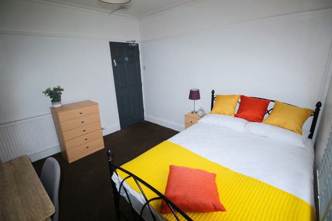 Live Close, Live Comfy – Stylish Double Room !! Main Photo