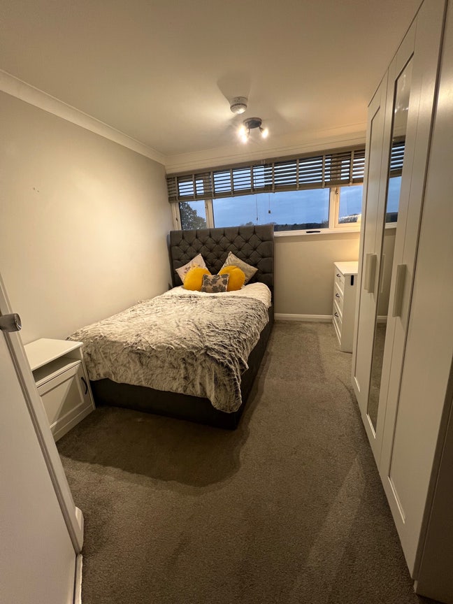 Refurbished Home Near Station & Hospital Main Photo