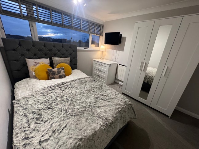 Refurbished Home Near Station & Hospital Main Photo