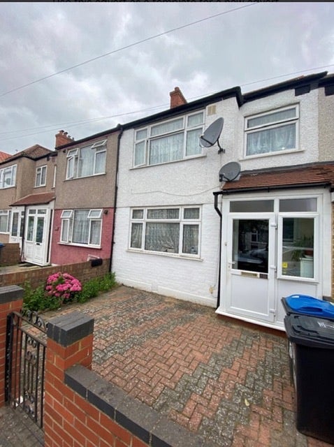 3 Bed Terraced House, Abbotts Road, CR4 Main Photo