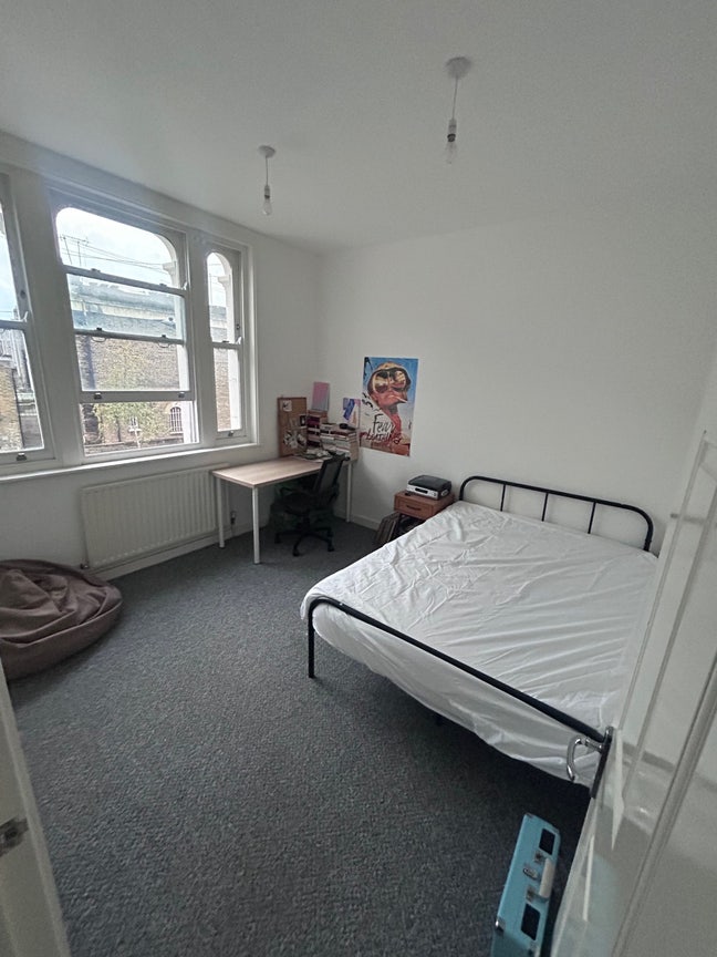 Bright Spacious Room in Hackney Main Photo