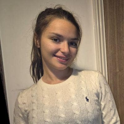 25 year old Female seeks a single or double room Main Photo