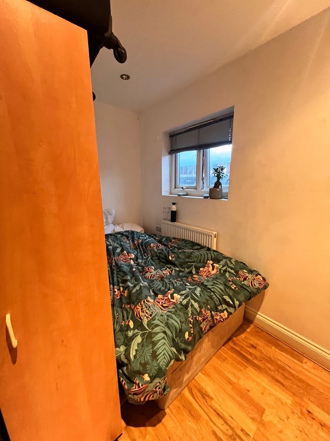 Small Furnished Room in a Social 4 Bedroom Flat Main Photo