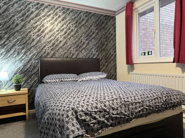 Working Professional House Share Hollinswood TF3 2 Main Photo