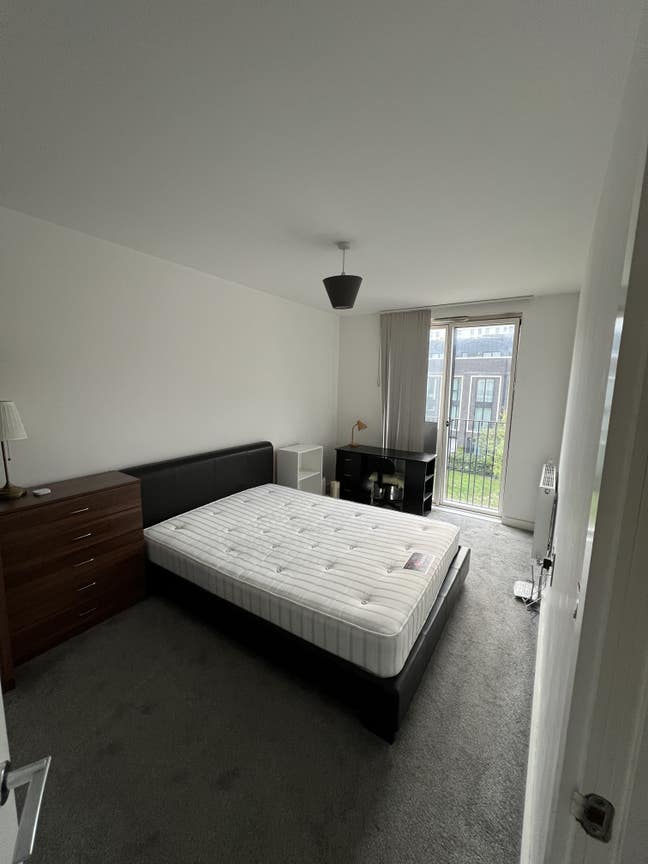 En-suite in a modern, clean shared house Main Photo