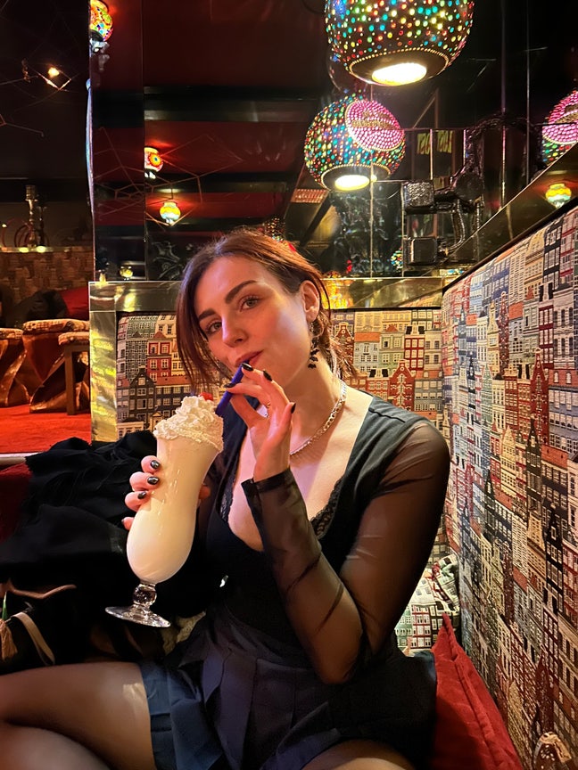 Professional Female seeks a double room Main Photo