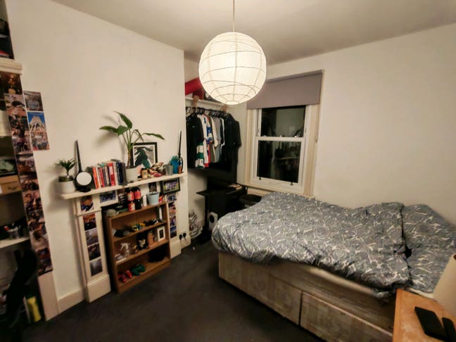 Large double room available in shepherd's Bush - £ Main Photo