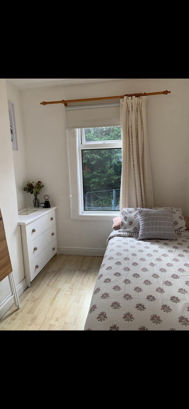 Single bedroom to let in a newly refurbished house Main Photo