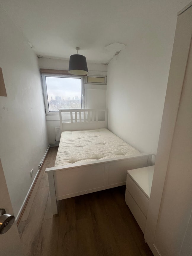 Small double  next to Surrey Quays station! (19bb) Main Photo