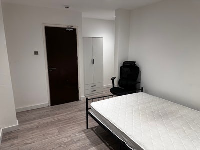 Lovely home for professionals  Main Photo