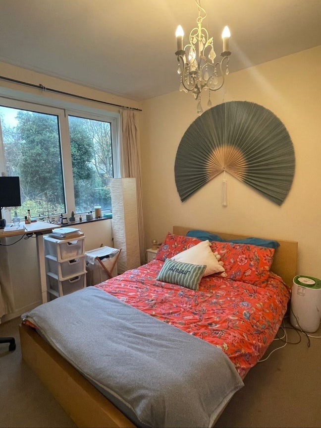 Double Room in West Hampstead + Balcony Access Main Photo