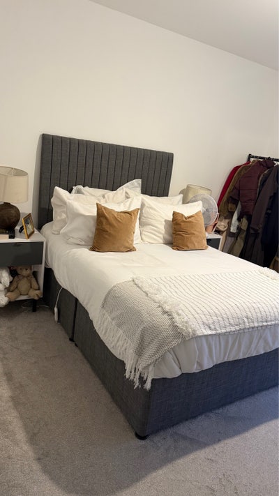 Double bedroom with own bathroom  Main Photo