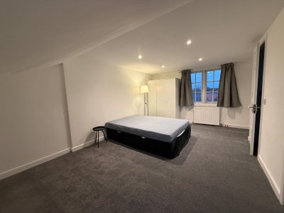 Newly refurbed two bedroom flat available Main Photo