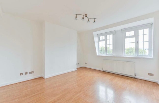 1 Bed Flat Clapham Old Town  Main Photo