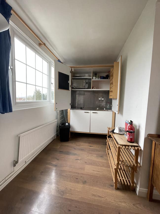 Large Sunny Attic Studio Main Photo