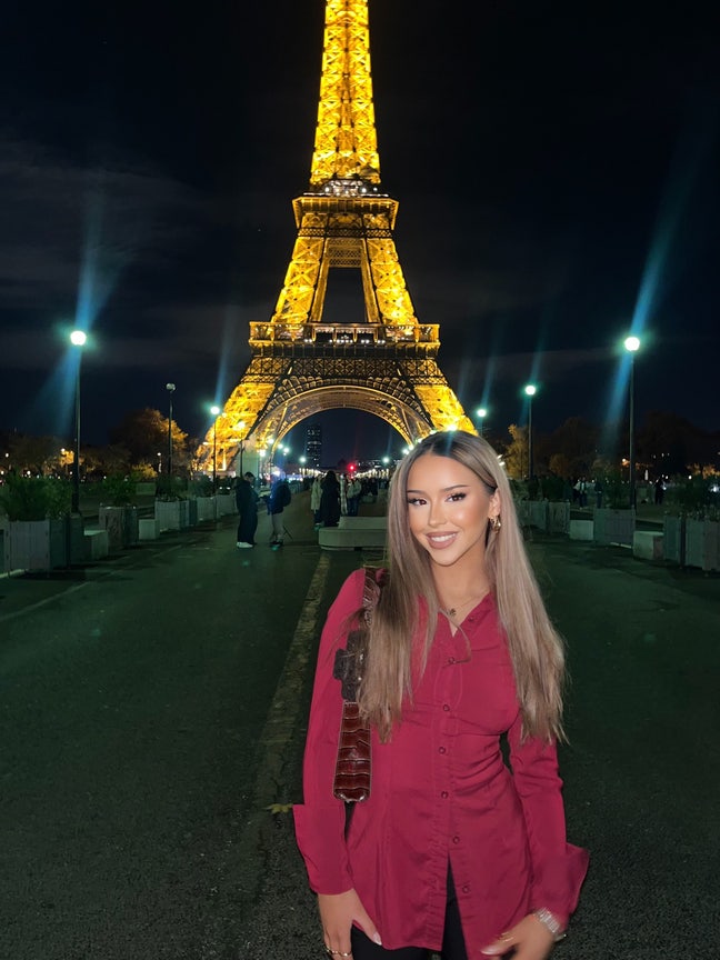 Looking for a flat mate to move in January💕 Main Photo