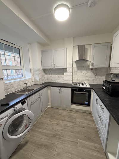 3 doubles rooms in Camberwell available now! Main Photo