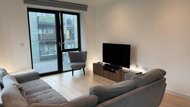 Modern Ensuite Room in Modern Flat – Royal Docks Main Photo