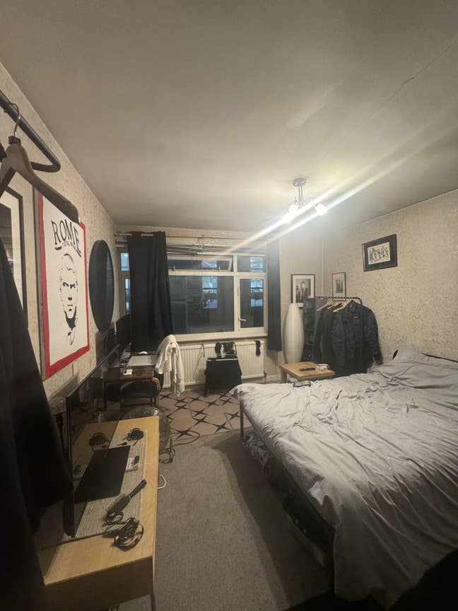 Large double room by Old Street Station Main Photo