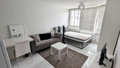 Lovely Room in Canary Wharf+Couple Welcom+Bill Inc Main Photo