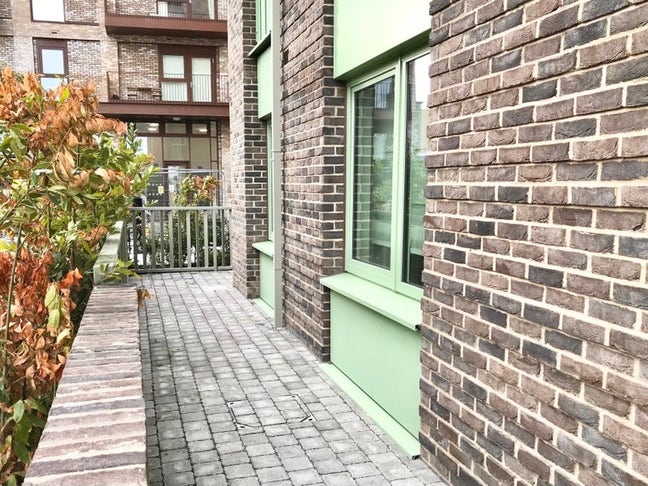 Brand New Luxury Huge Double Room Close to Station Main Photo