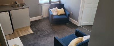 Ready Dec  !1 bed Studio flat.Nr Train st/parking Main Photo