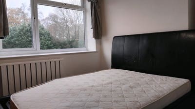 Single and Double bedroom  Main Photo