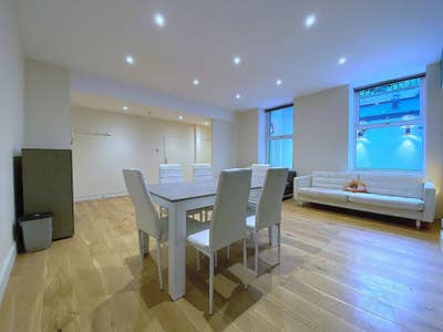 Double bedroom private bathroom prime marylebone Main Photo