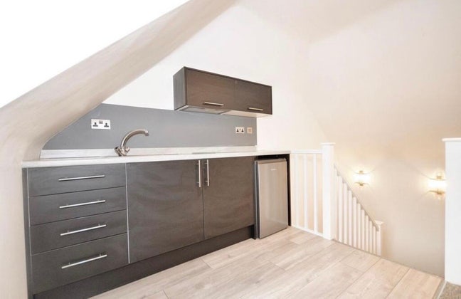 Beautiful studio in the heart of Beaconsfield  Main Photo