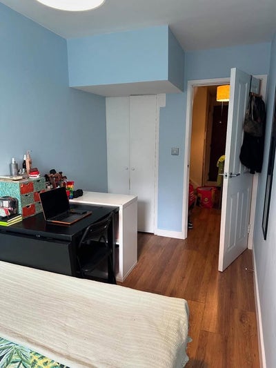 Three Bright Double Rooms in SW11 Main Photo