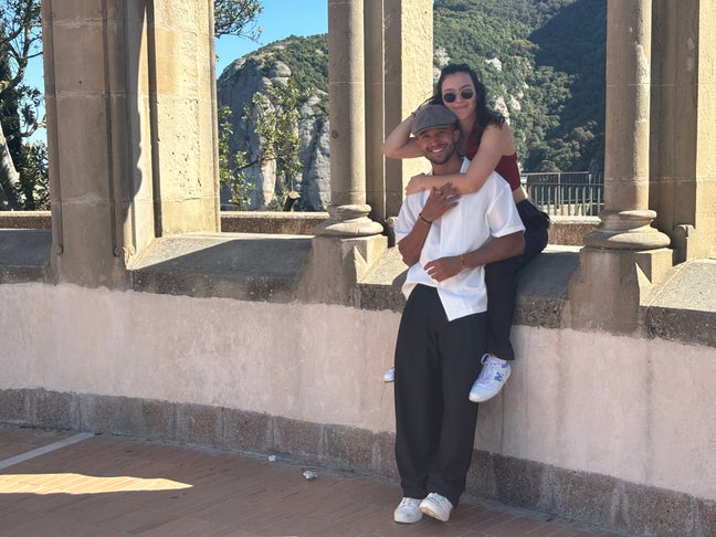 Looking for a room. Valentina and Ian  Main Photo