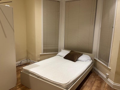 Room in Ilford near Station  Main Photo