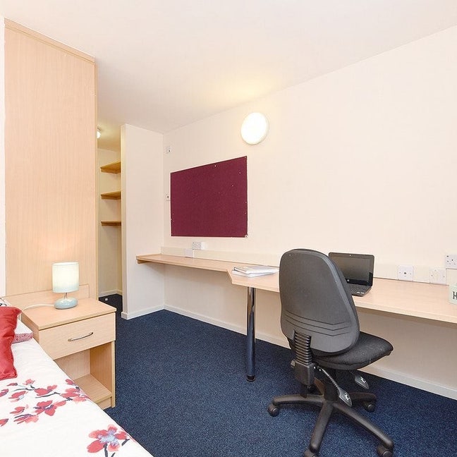Room in town centre, Wrexham  Main Photo