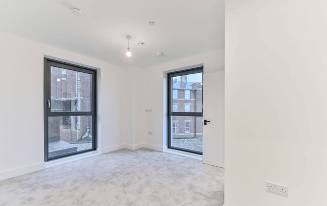 En-suite Luxury Room to Rent - New Apartment  Main Photo