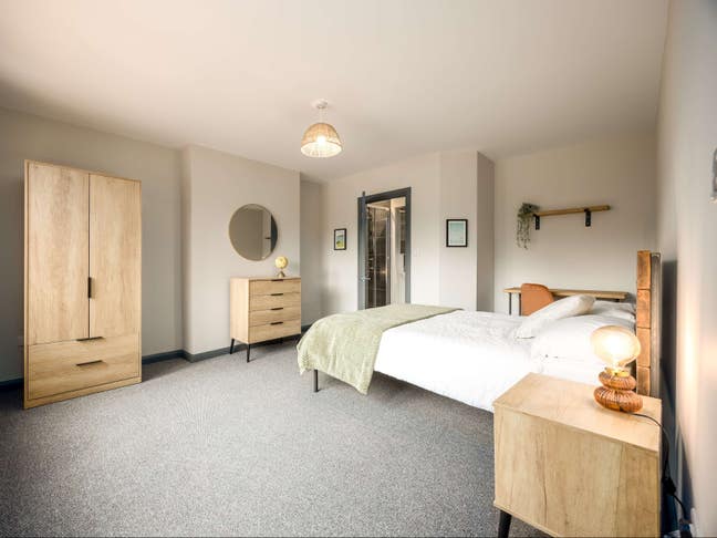 Large ensuite rooms on Westminster Way 😍 Main Photo