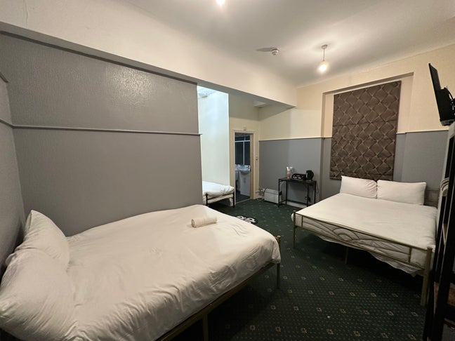 Nice Room in Burlington Place Main Photo