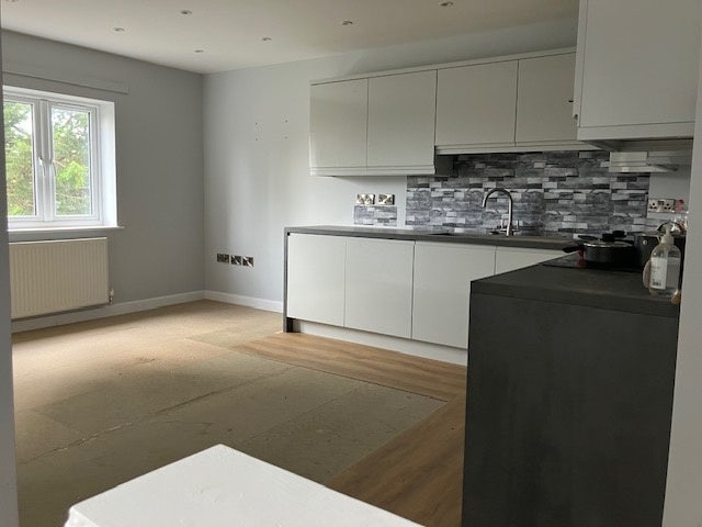  Bedsit, Whilton Road, NN2 Main Photo