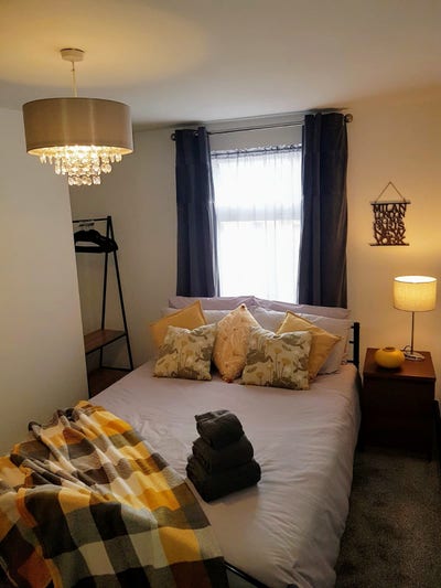 Ensuite rooms 1st month half price.4 mins walk DM Main Photo