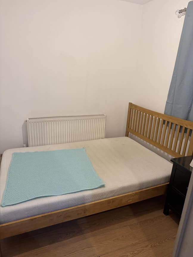 Small room to let  Main Photo