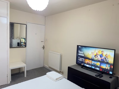 Cozy Room in Glasgow City Centre  Main Photo