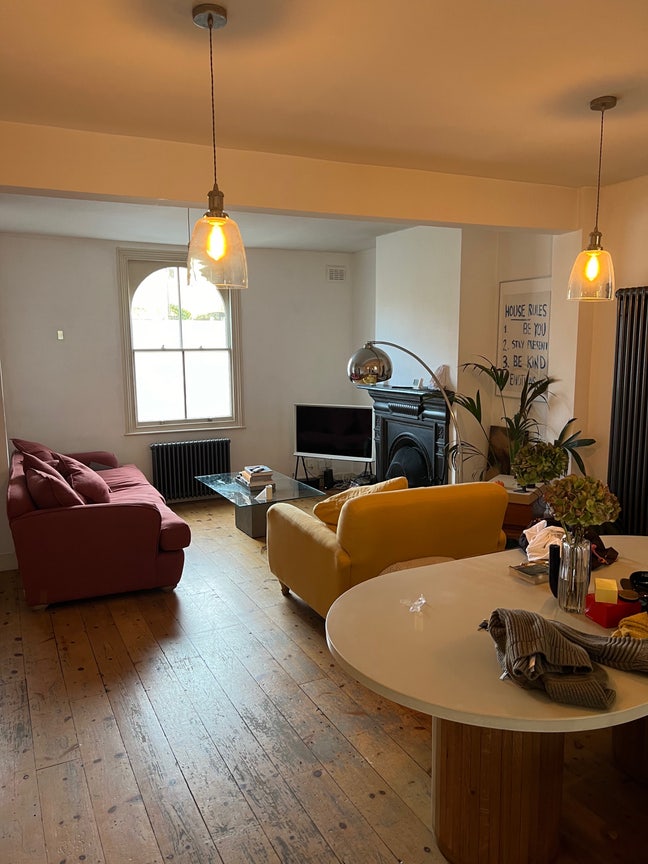 Light filled house by Victoria Park  Main Photo