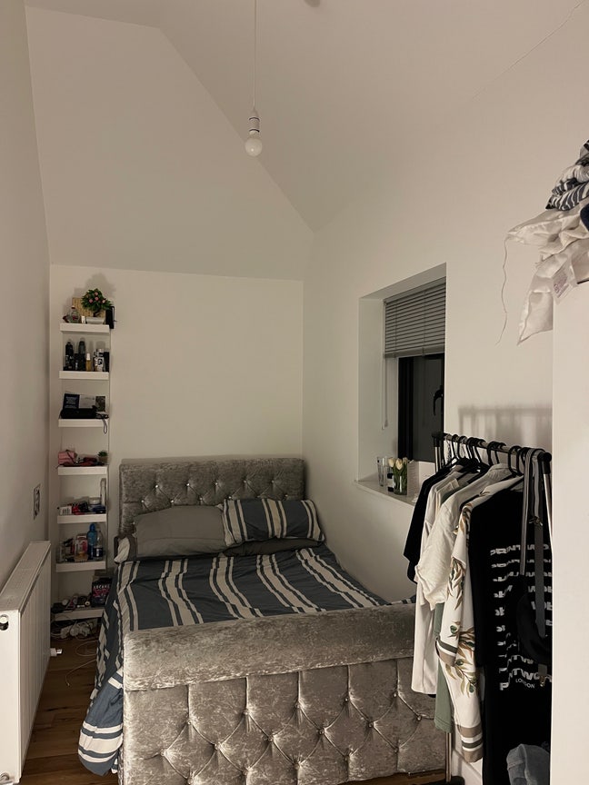 Double Room In quiet Lavender Hill Flat Main Photo