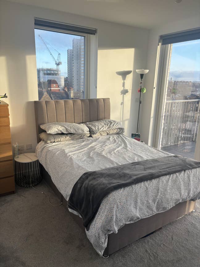 Double bedroom w ensuite - central Acton Main Photo