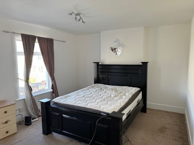 Double  Room for Working Professional Main Photo