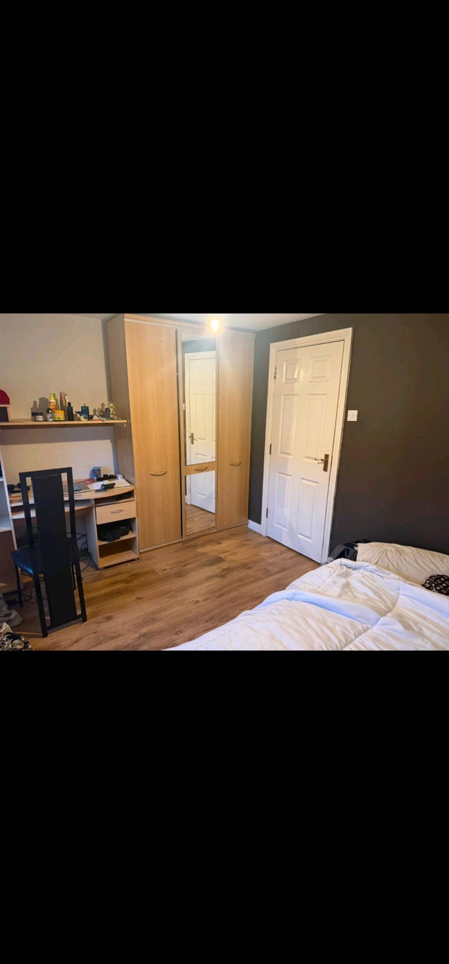 Exquisite Room for Rent in a Modern Townhouse Main Photo