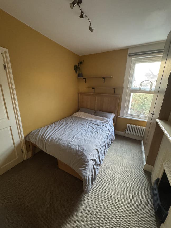 Room available in 3 bedroom terraced house in E&C Main Photo