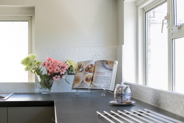 Garden facing Double en-suite bedroom Main Photo