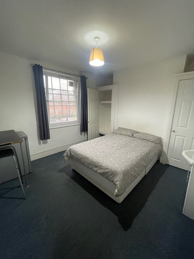 2 x Double Rooms - RG1 - All bills included! Main Photo