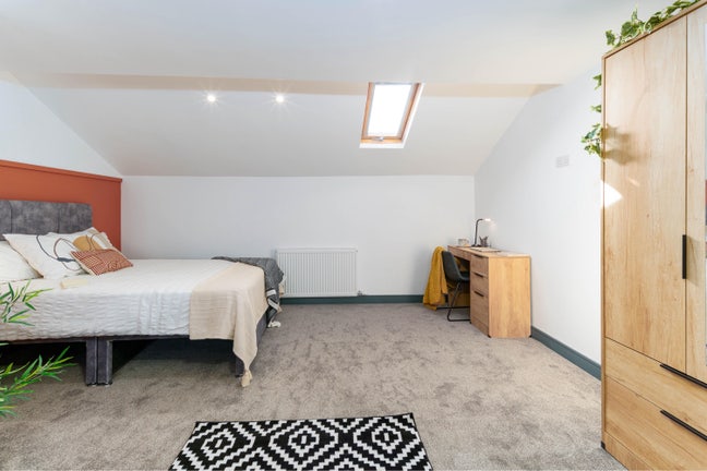 Large Studio Kitchenette Room | All Bills Inc! Main Photo