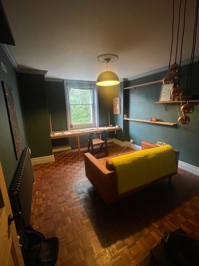 The lovely little Dutch door tree house Main Photo